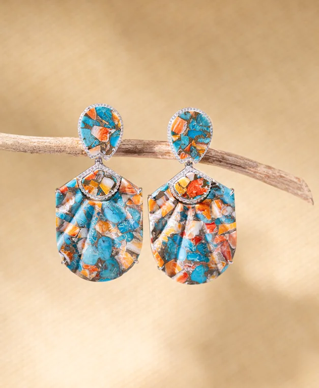 1. Guia Completo das Pedras Naturais Brutas: Significado e Energia
2. Como Incorporar a Tendência Brutalista em Suas Joias de Pedras Naturais
3. Luxo Consciente: A Ascensão das Joias com Pedras Brutas e Sustentáveis
4. Pedras Regentes de 2025 e 2026: Topázio Incolor e Granada em Joias Brutas
5. Colares de Drusa e Anéis de Coquetel: Peças Chave da Tendência de Joias Brutas