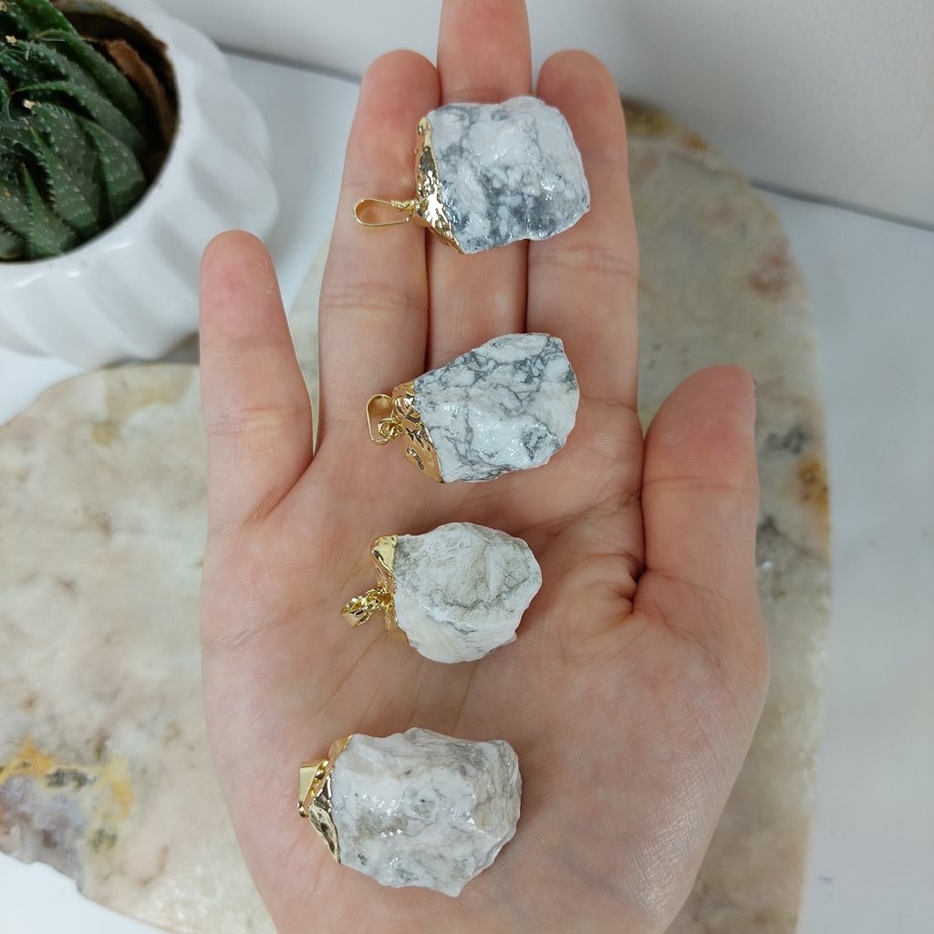 Tendência de joias com pedras naturais brutas