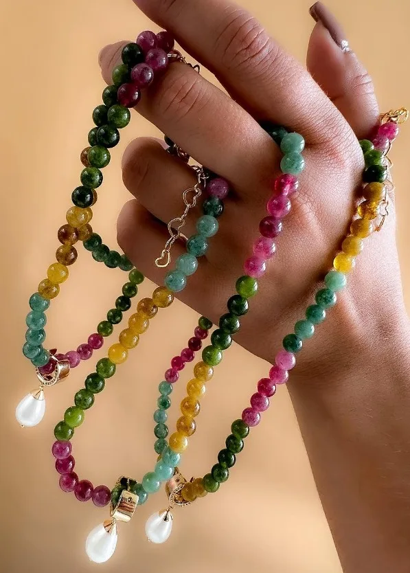 Tendência de joias com pedras naturais brutas