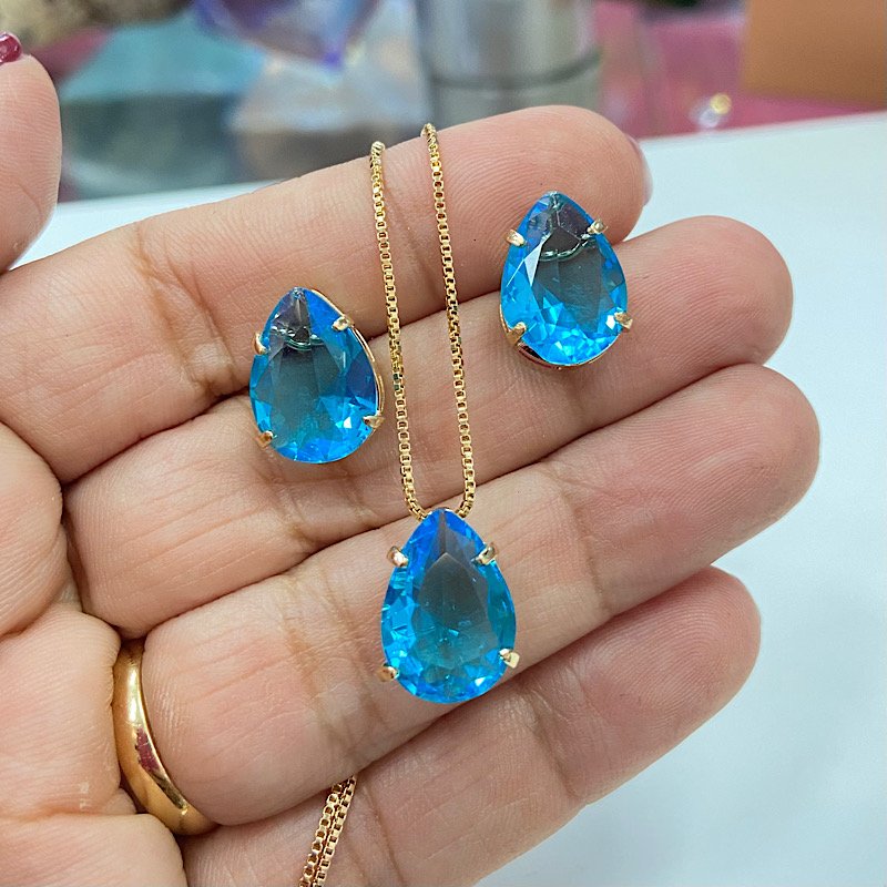 1. Guia Completo das Pedras Naturais Brutas: Significado e Energia
2. Como Incorporar a Tendência Brutalista em Suas Joias de Pedras Naturais
3. Luxo Consciente: A Ascensão das Joias com Pedras Brutas e Sustentáveis
4. Pedras Regentes de 2025 e 2026: Topázio Incolor e Granada em Joias Brutas
5. Colares de Drusa e Anéis de Coquetel: Peças Chave da Tendência de Joias Brutas