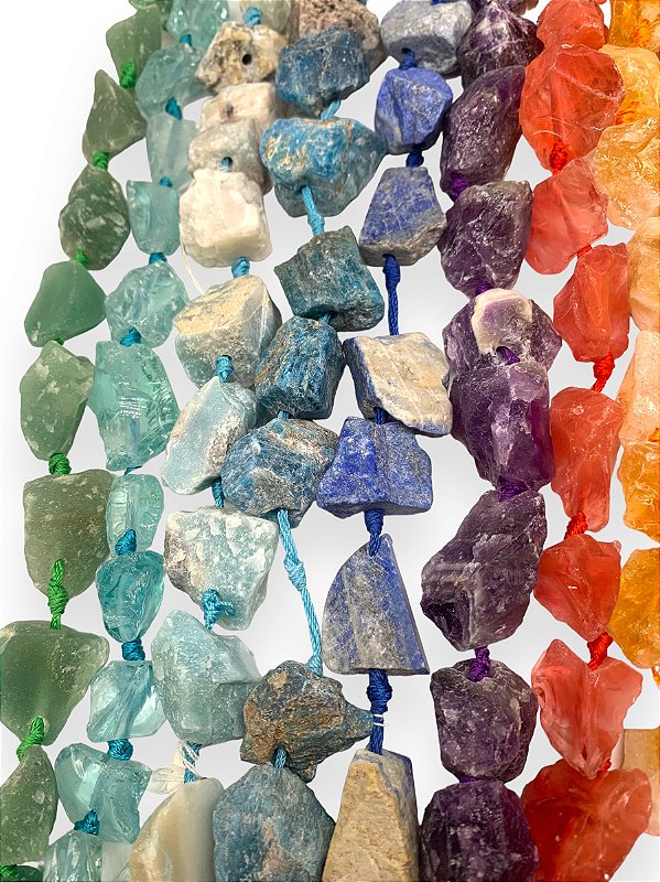 Tendência de joias com pedras naturais brutas