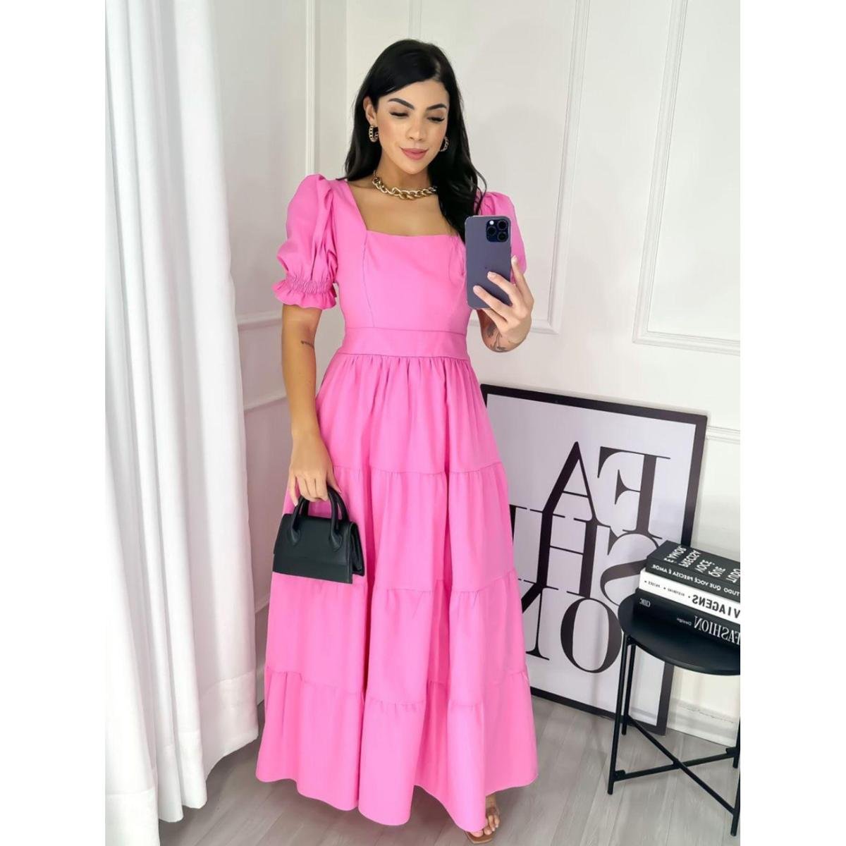 Inspirações de Penteados para Vestidos com Mangas Bufantes e Decote Coração