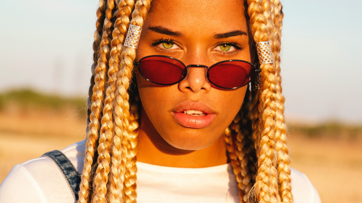 Óculos de sol retrô e minimalista: o guia completo para 2026