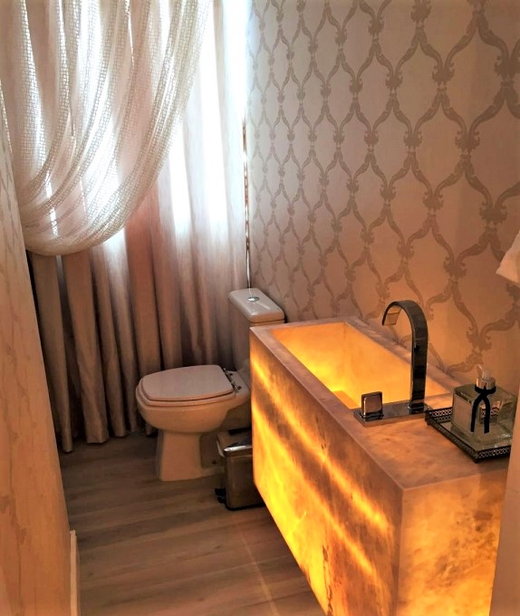 Tendência de pias de banheiro esculpidas em granito