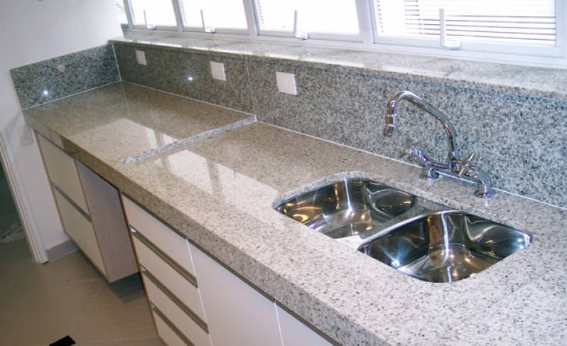 Tendências de Cozinha 2025: Onde a Pia Integrada se Encaixa no Seu Projeto