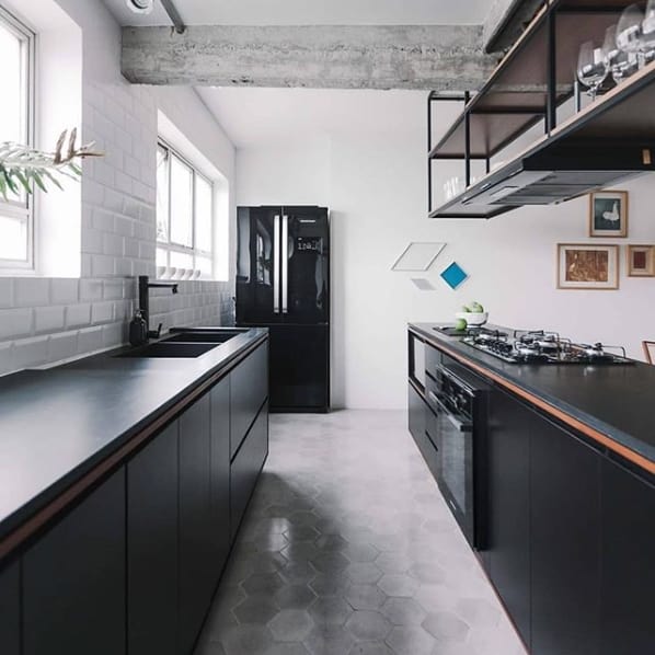 Granito Preto São Gabriel Escovado vs. Polido: Qual Escolher para Sua Cozinha?