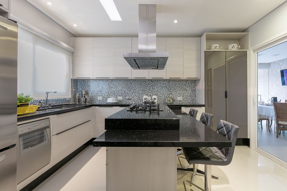 Cozinhas Modernas 2025: Combinando Granito Preto Escovado com Outros Materiais