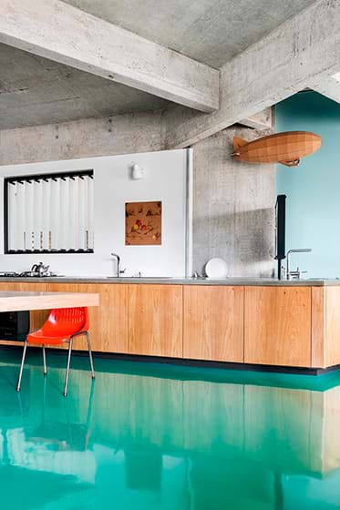 1. Cimento Queimado vs. Piso Epóxi: Qual a Melhor Escolha para Sua Casa?
2. Como a Estética Orgânica Está Moldando os Pisos em 2025?
3. Piso Epóxi: Cores e Personalização para Ambientes Modernos
4. A Durabilidade e Manutenção dos Pisos Monolíticos
5. Pisos Drenantes e Vinílicos: As Novidades para Áreas Externas e Internas em 2026