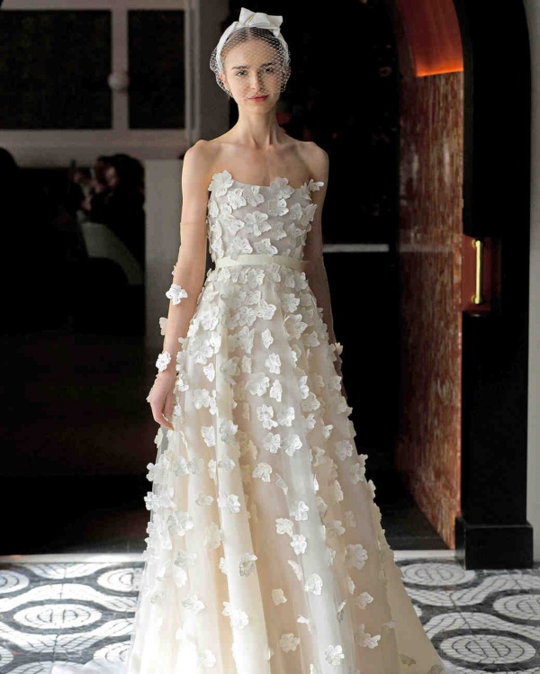 Moda Praia 2026: Biquínis e Maiôs com Aplicações de Flores 3D