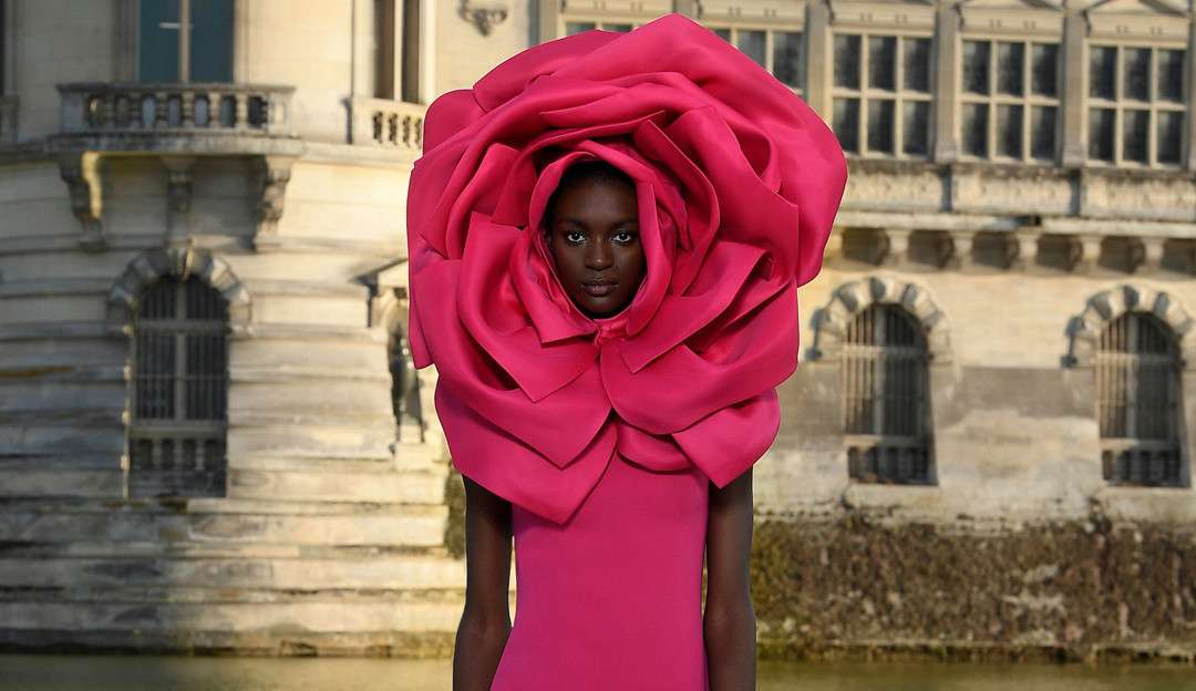 Choker de Flor 3D: O Acessório Versátil que Transforma seu Look