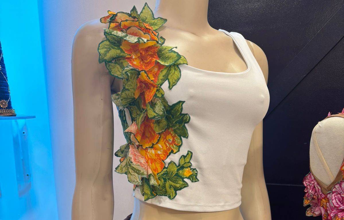 Moda Praia 2026: Biquínis e Maiôs com Aplicações de Flores 3D