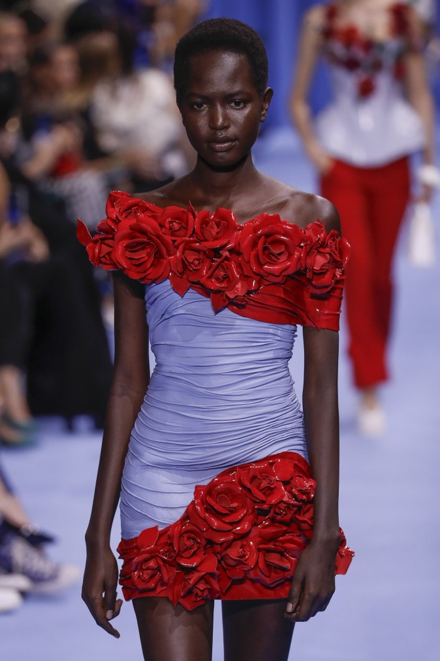 Choker de Flor 3D: O Acessório Versátil que Transforma seu Look