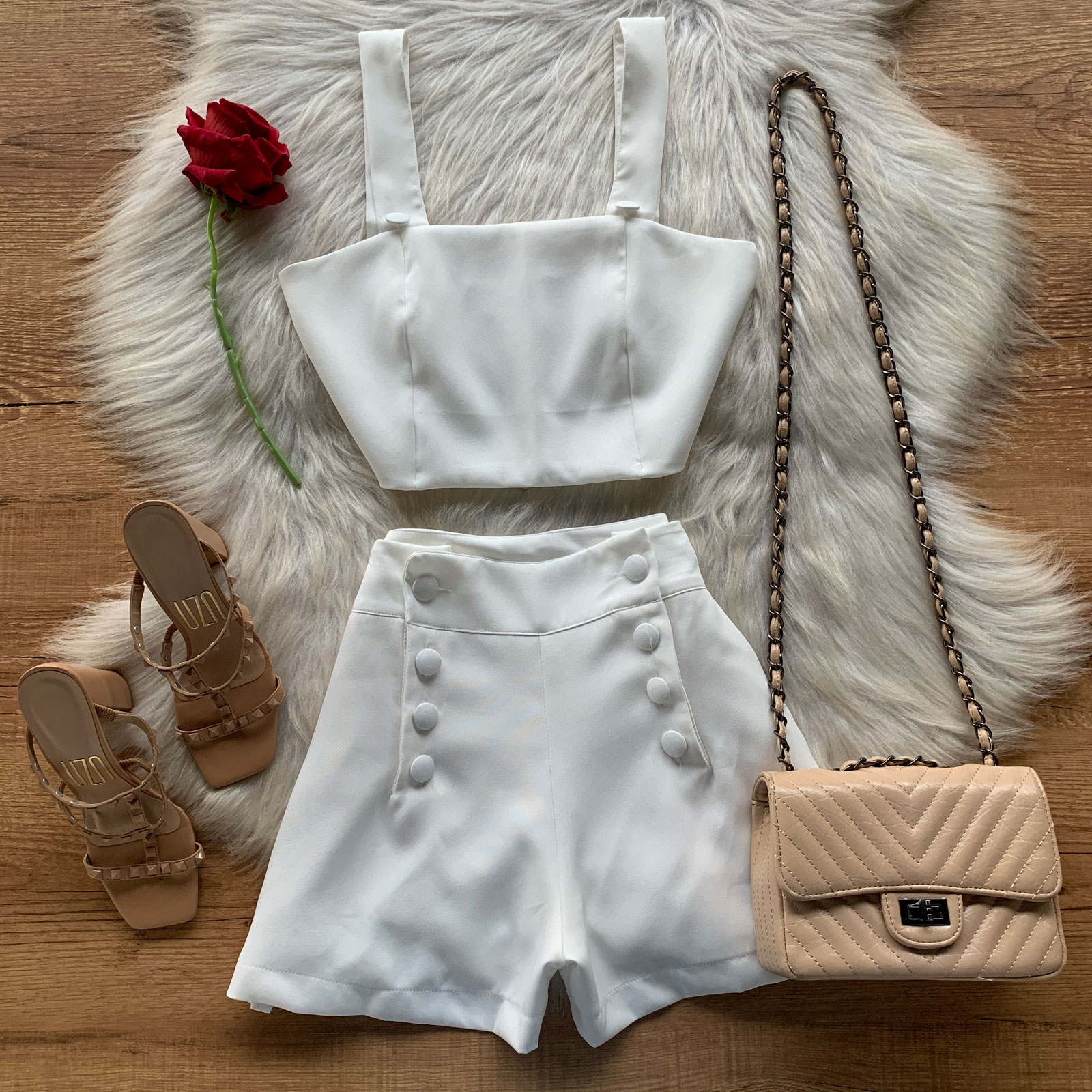 Saias com Botões Frontais: O Retrô que Continua em Alta no Street Style