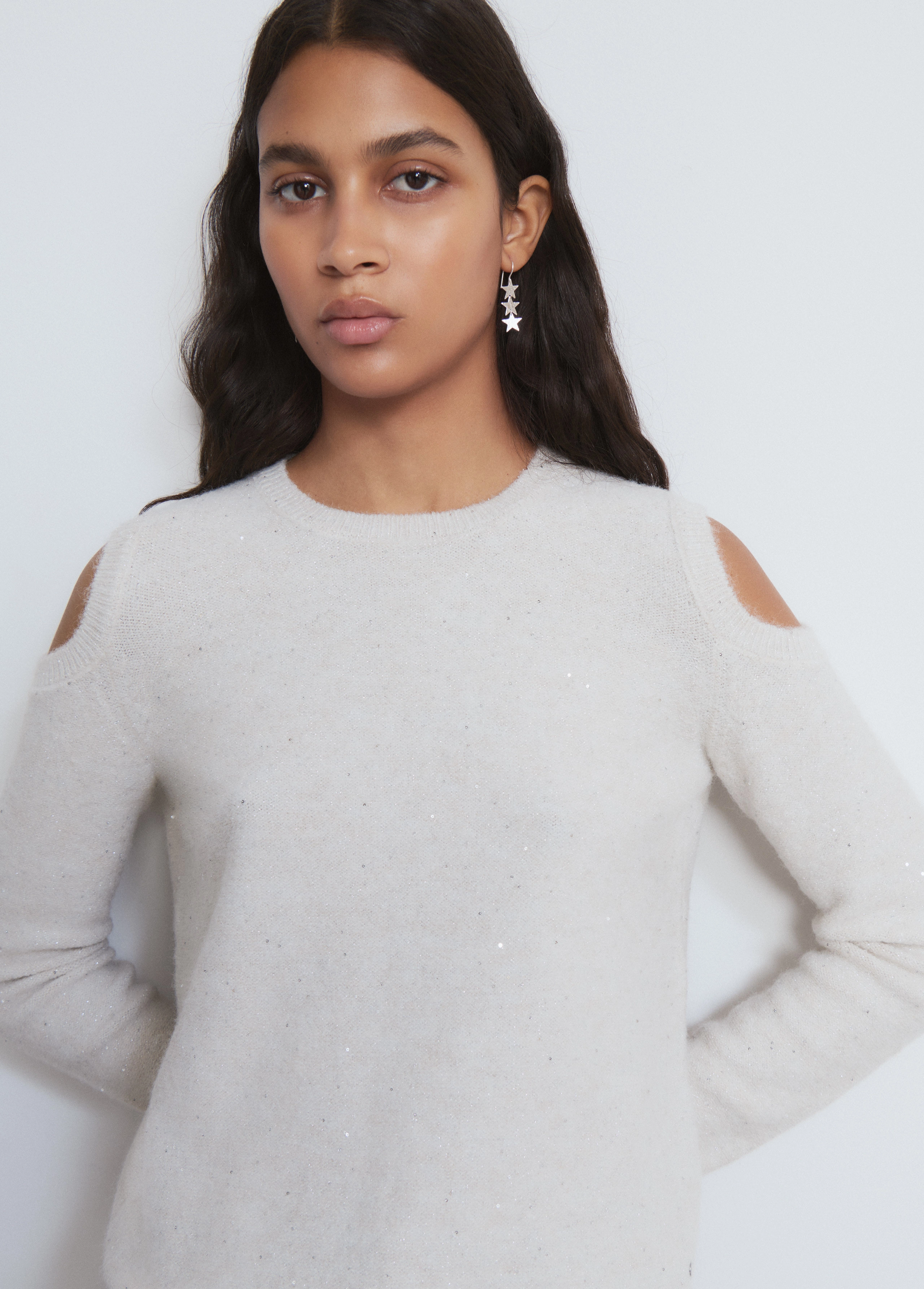 Guia Completo: Como Adaptar a Tendência Cold Shoulder ao Seu Estilo Pessoal