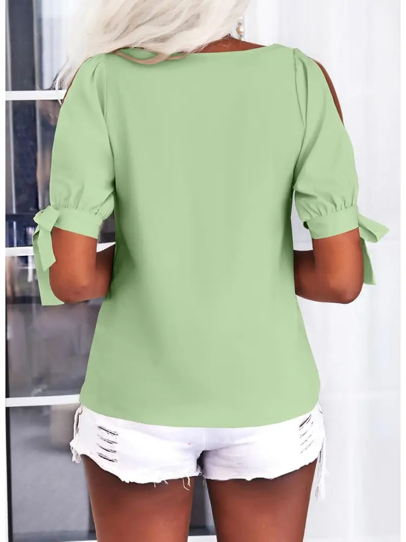 Cold Shoulder no Trabalho: Looks Elegantes com Blusas de Ombro Vazado