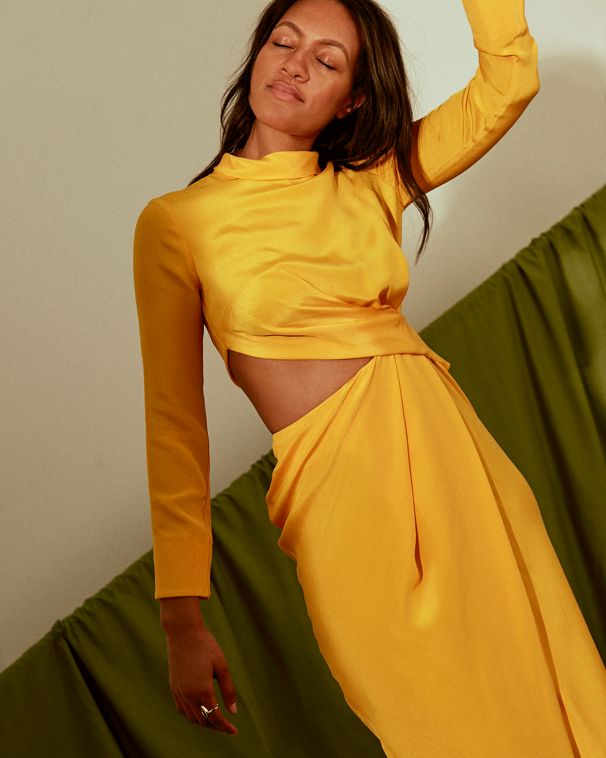 Guia Completo: Como Adaptar a Tendência Cold Shoulder ao Seu Estilo Pessoal