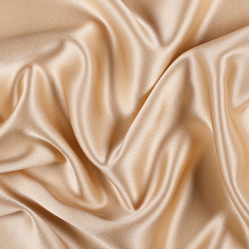 7 Combinações Essenciais com Blusa de Cetim para o Trabalho e Lazer