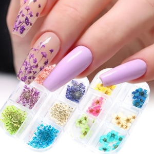 5 ideias de nail art com flores secas para casamentos