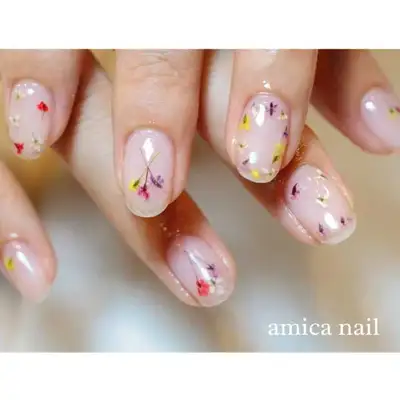5 ideias de nail art com flores secas para casamentos