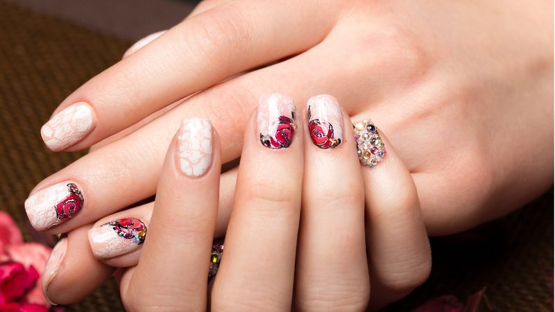 Como escolher as flores secas ideais para sua nail art