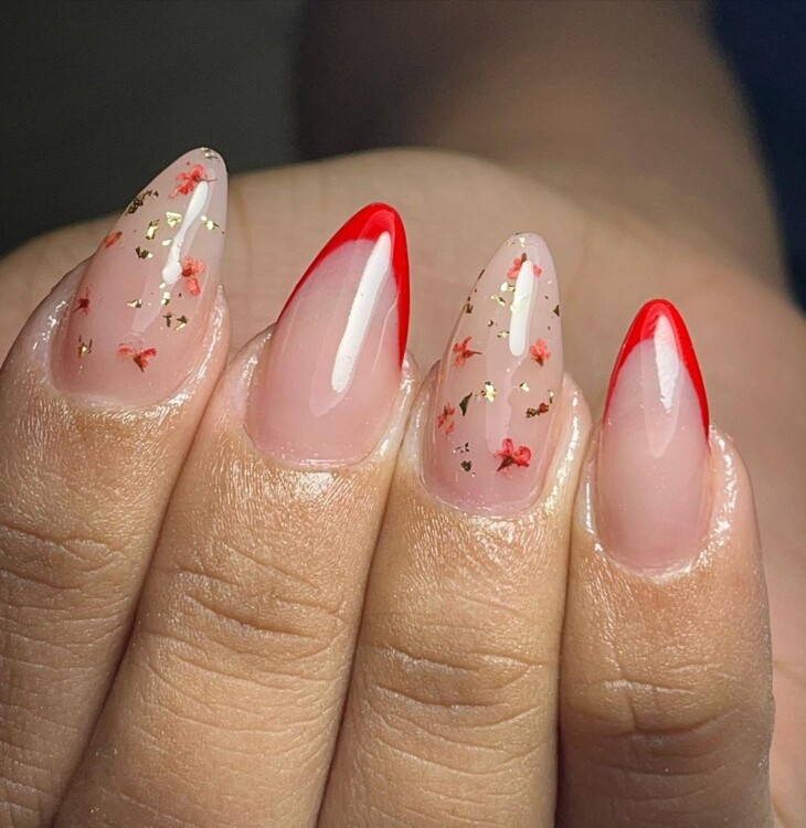 Unhas baby boomer com flores secas: o passo a passo