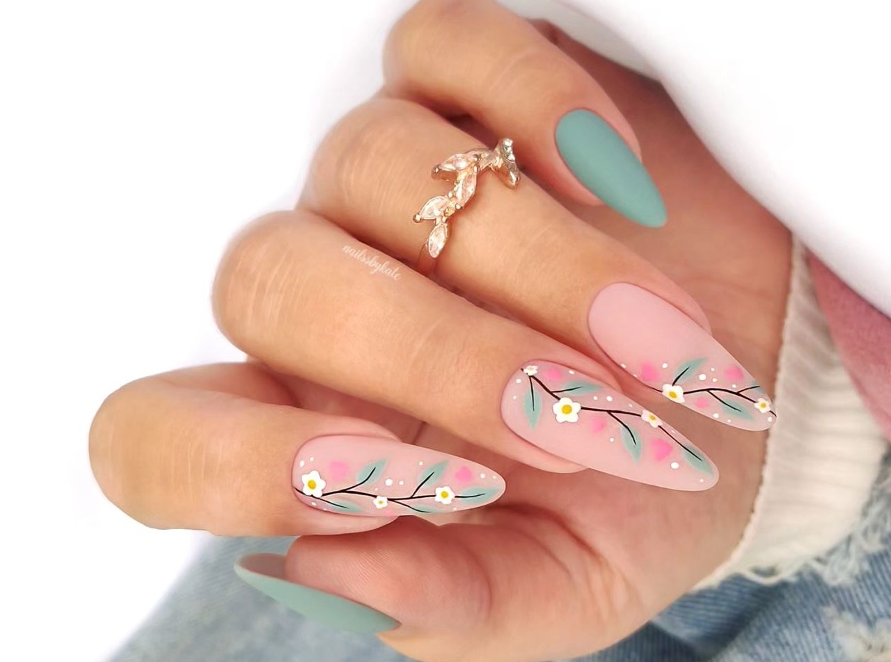 5 ideias de nail art com flores secas para casamentos