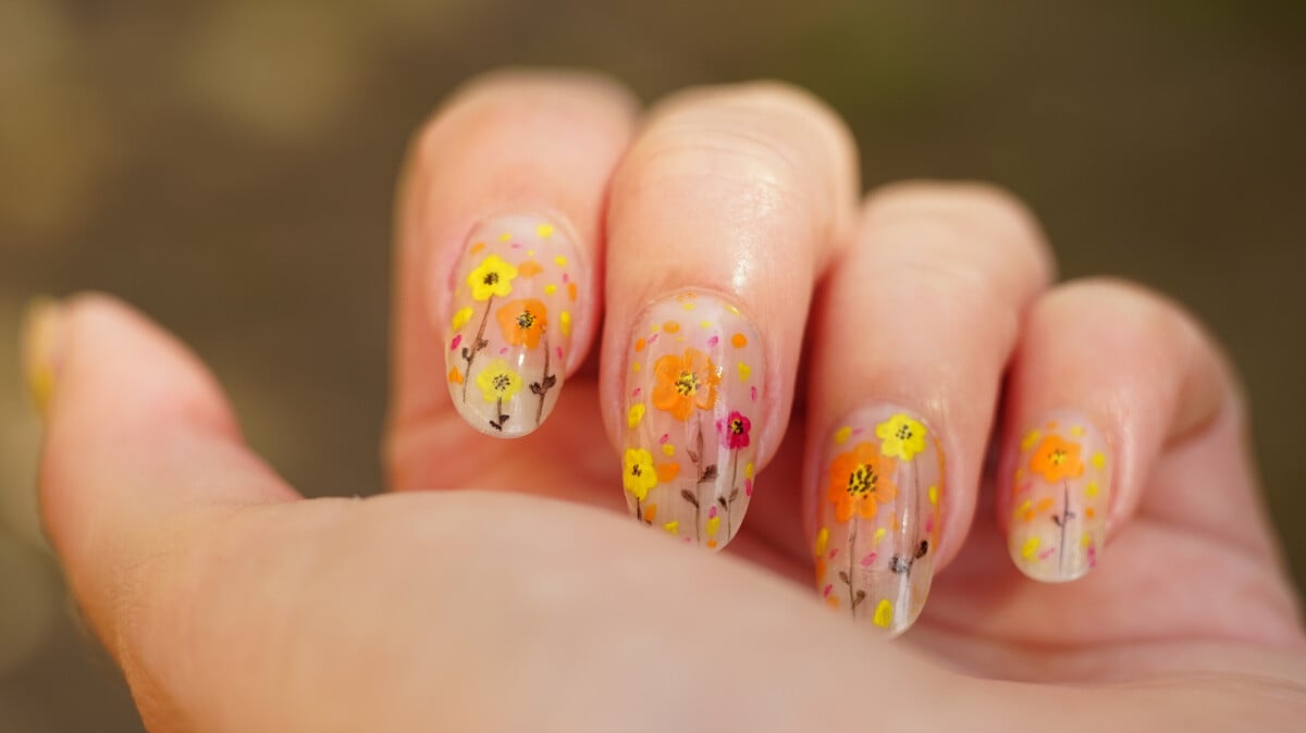 Como escolher as flores secas ideais para sua nail art
