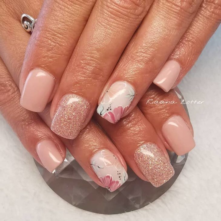 Guia completo de encapsulamento de unhas com flores secas