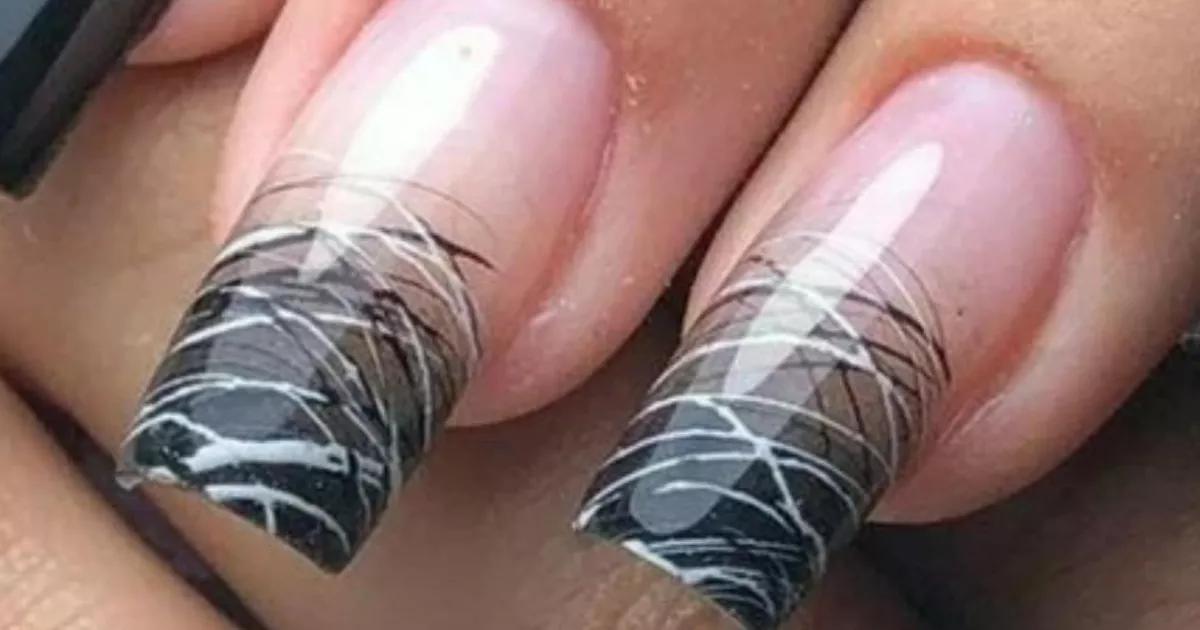 aplicar folha de ouro em unhas de gel encapsuladas