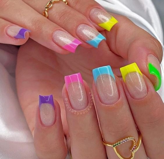 Efeito cromado nas unhas: tutorial passo a passo para um look futurista