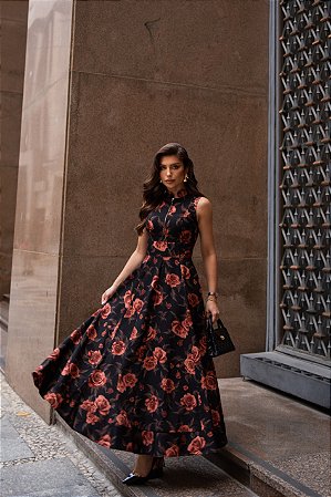 Tendência de vestidos midi florais para primavera