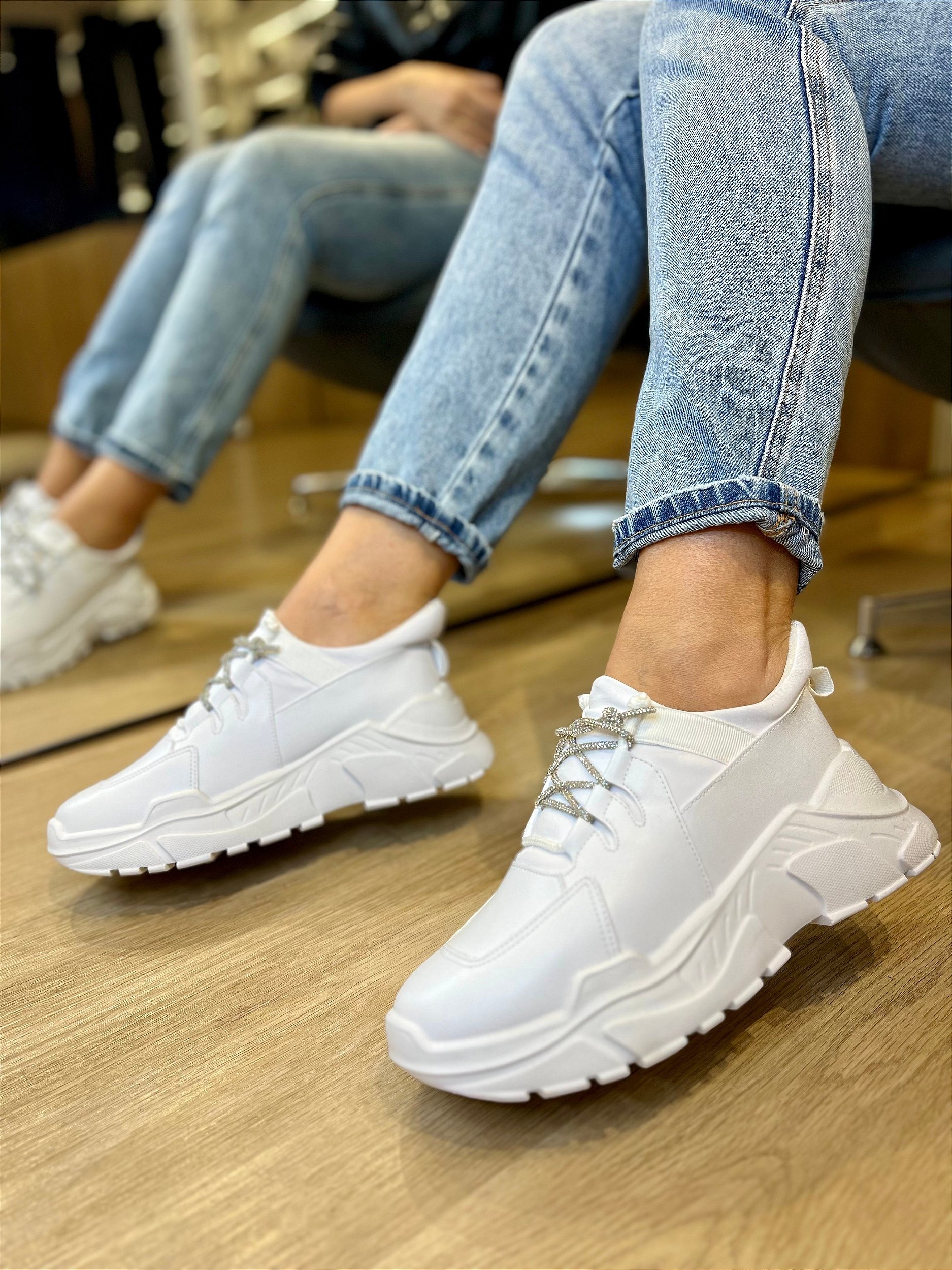 tênis branco feminino para academia