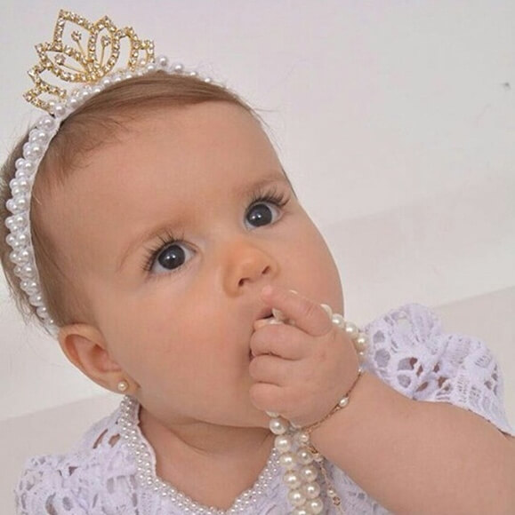 5 ideias de títulos:
1. Como escolher a tiara de pérola perfeita para o seu bebê.
2. Tiaras de pérola para bebês: Guia completo de estilos e materiais.
3. Acessórios de luxo para bebês: Tiaras de pérola para ocasiões especiais.
4. DIY: Como fazer uma tiara de pérola para bebê.
5. Tiaras de pérola para bebês: Conforto e elegância para o dia a dia.
