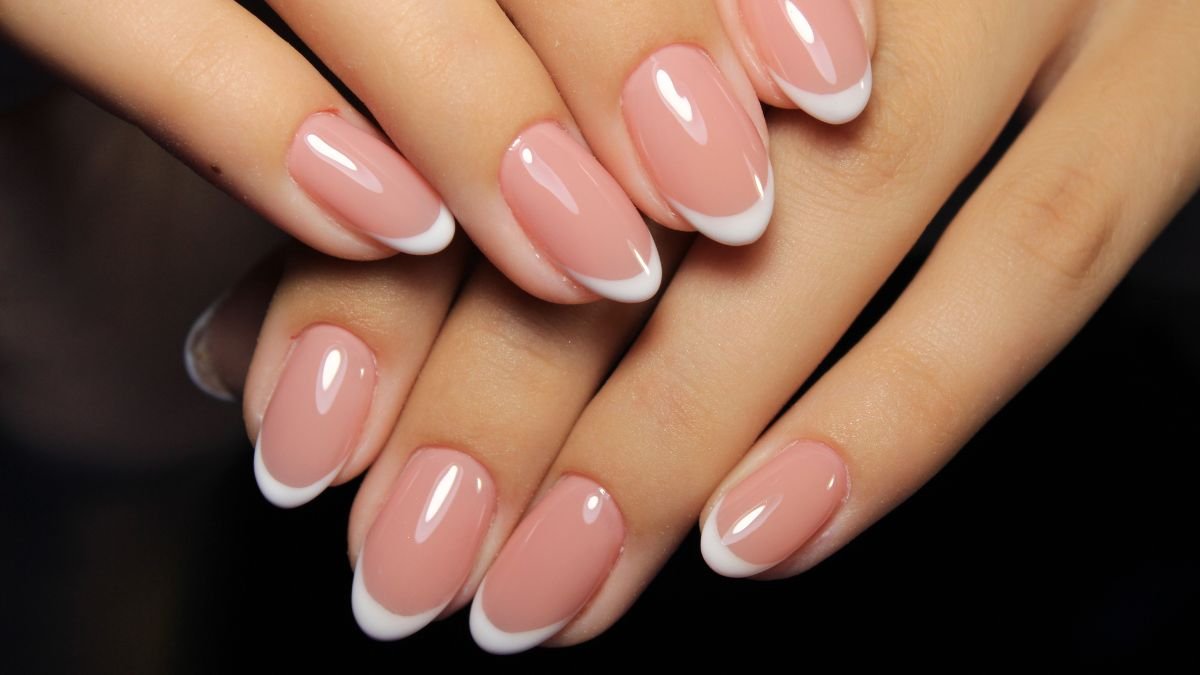 unhas amendoada
