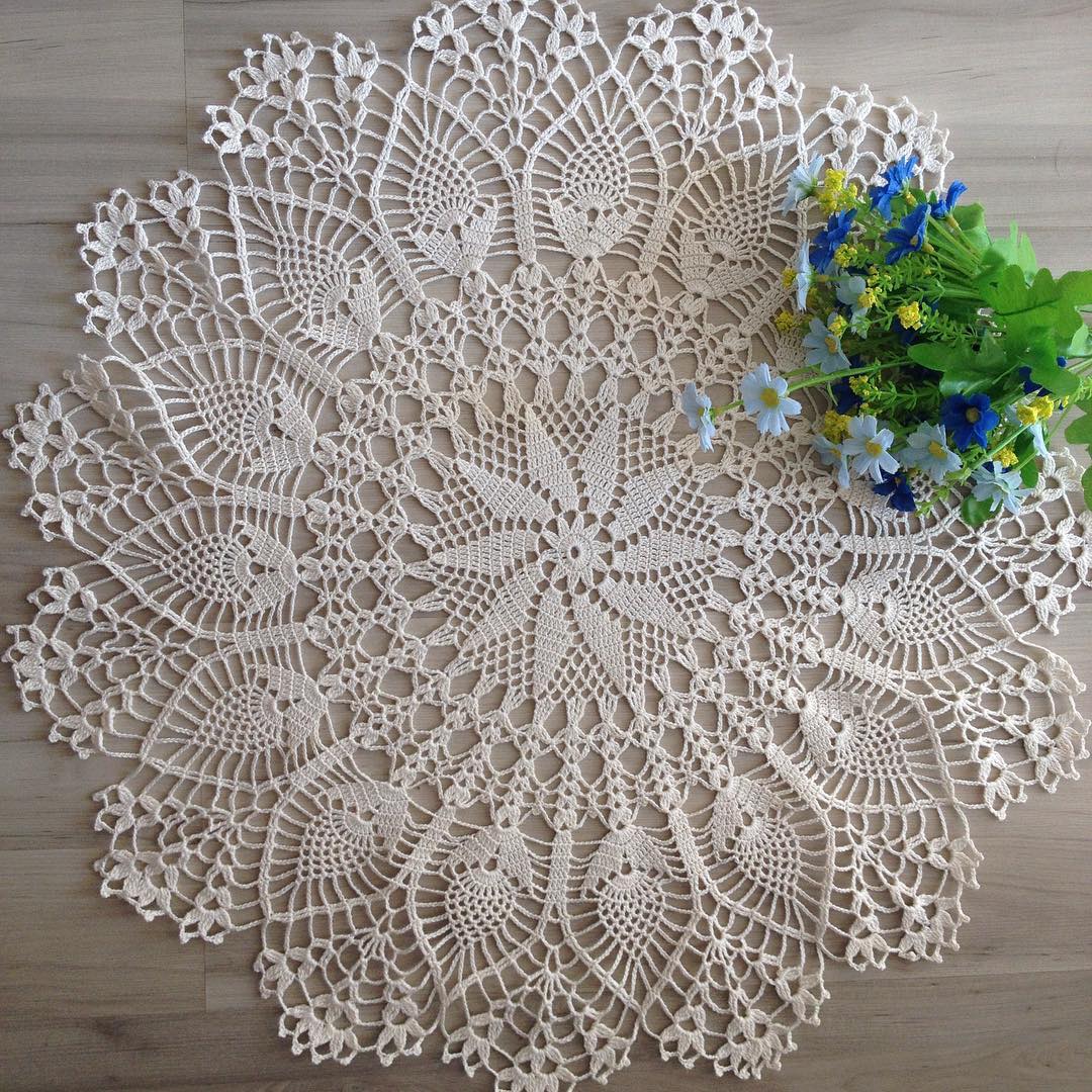 toalha de croche redonda grande com grafico