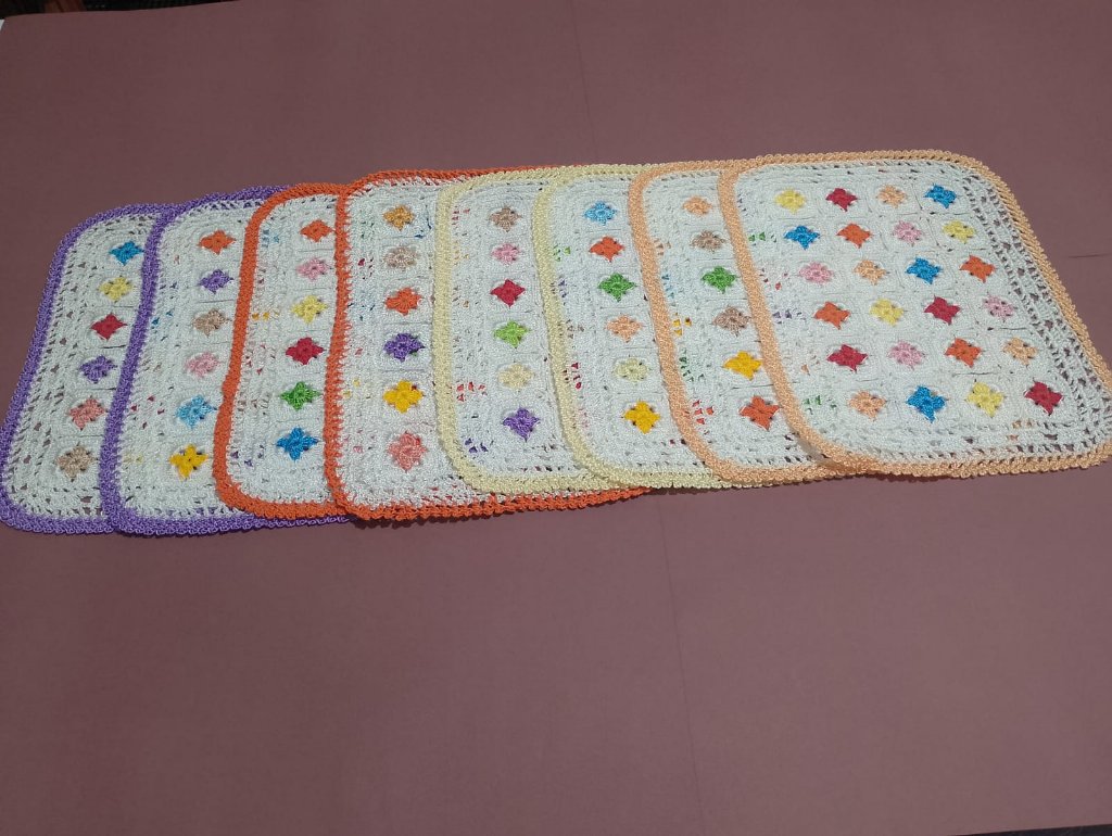 Toalhinhas de crochê: Modelos clássicos vs. modernos para sua bandeja