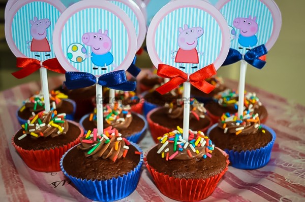 Guia Completo: Como Escolher o Topper de Cupcake Perfeito para Sua Festa; DIY Toppers para Cupcake: Crie Enfeites Incríveis em Casa (Passo a Passo); Toppers de Cupcake Personalizados: Ideias Criativas para Cada Ocasião; Tamanhos e Materiais de Toppers para Cupcake: O Que Você Precisa Saber; Onde Comprar Toppers para Cupcake: Dicas de Lojas e Preços