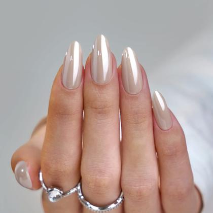 unha almond clean girl