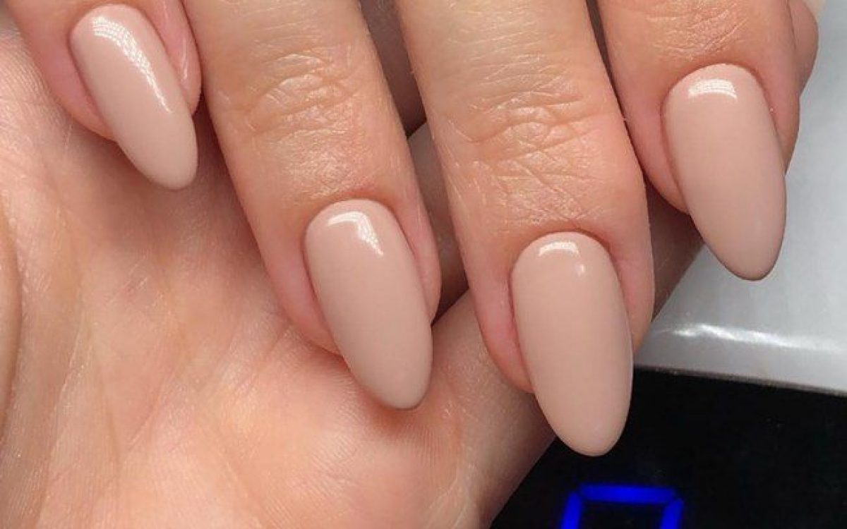como manter o brilho da unha amendoada clara por mais tempo