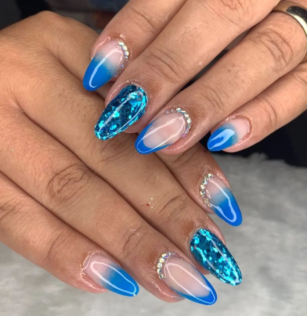 unha amendoada azul bebê
