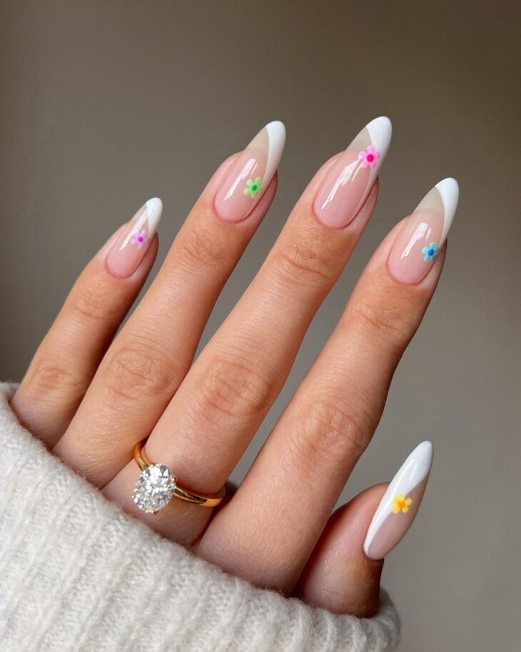 Unhas claras decoradas francesinha