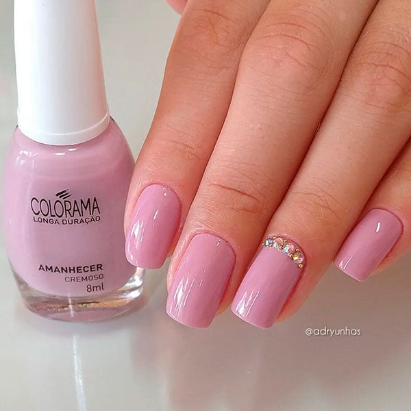 Unhas claras decoradas quadradas