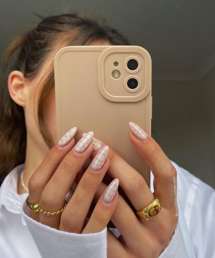 unha de fibra amendoada quebra fácil