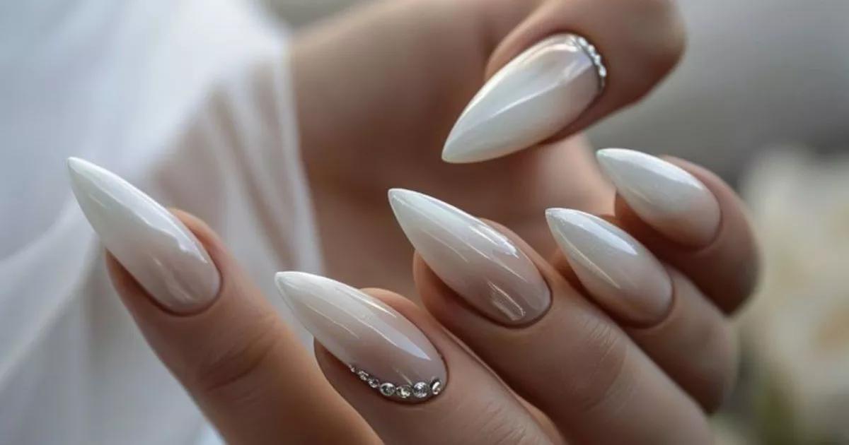 aplicação unhas de gel decoradas