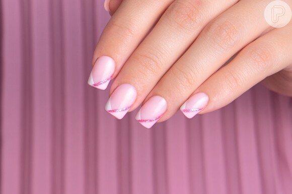 unha de gel rosa encapsulada