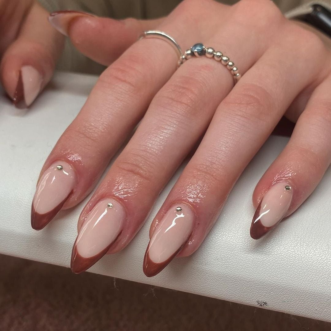 unhas de gel marrom ideias de design