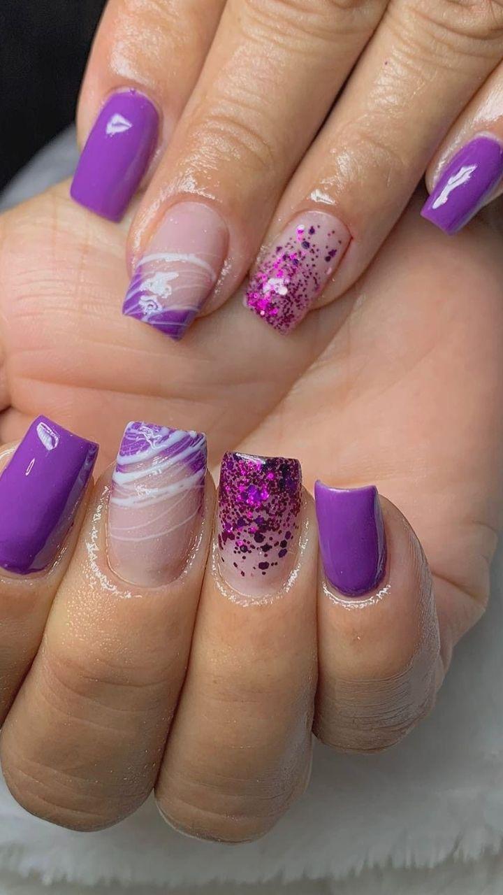 unhas de gel roxo elegante