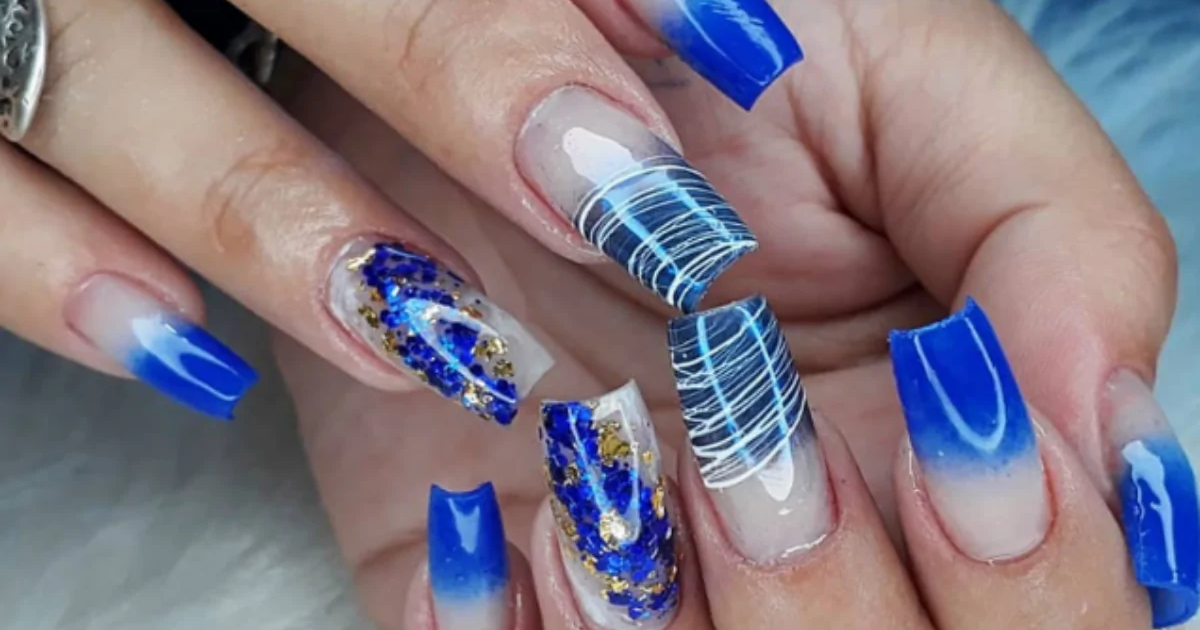 unha decorada azul ousada