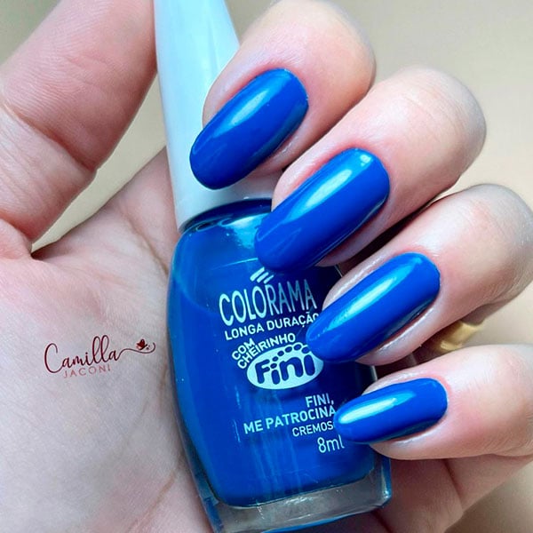 Inspirações de Unhas Marmorizadas em Azul e Dourado