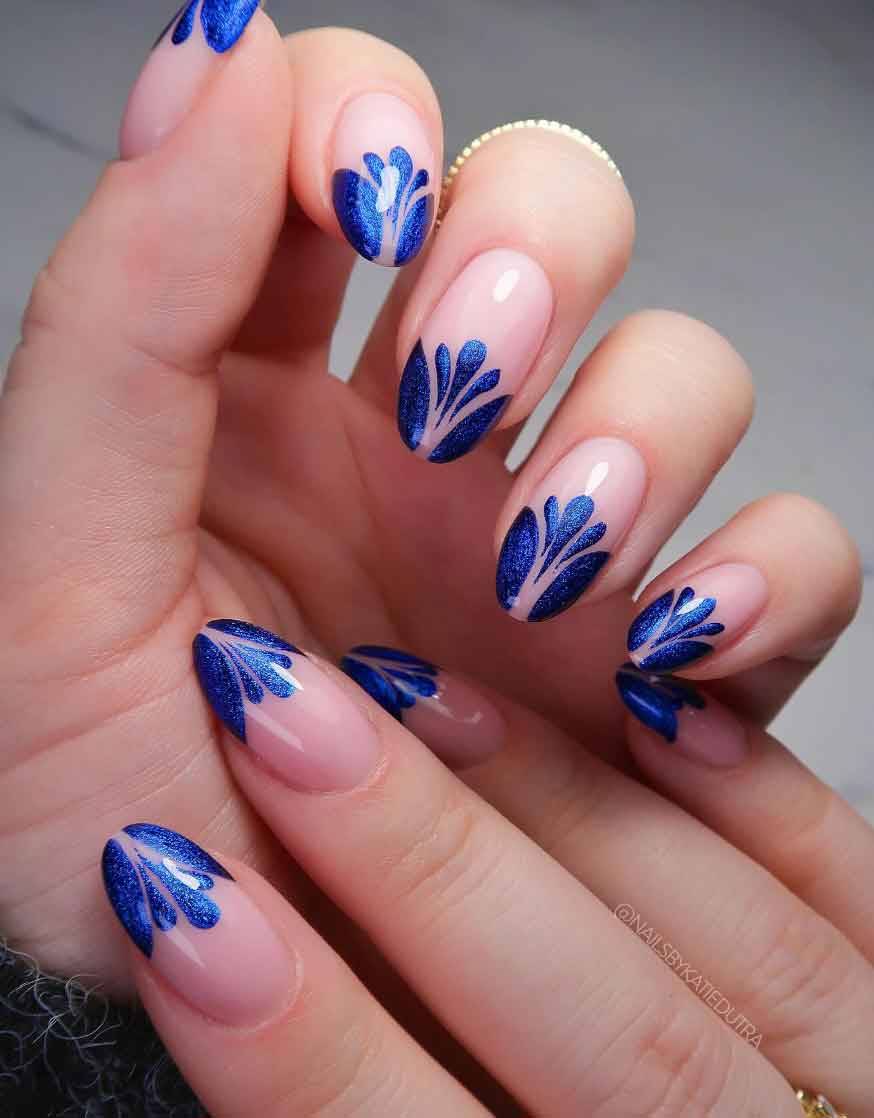 Tutorial: Unhas Azul Escuro com Glitter Cascata